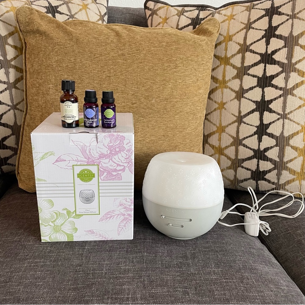 Scentsy Fleur Gray Deluxe Diffuser